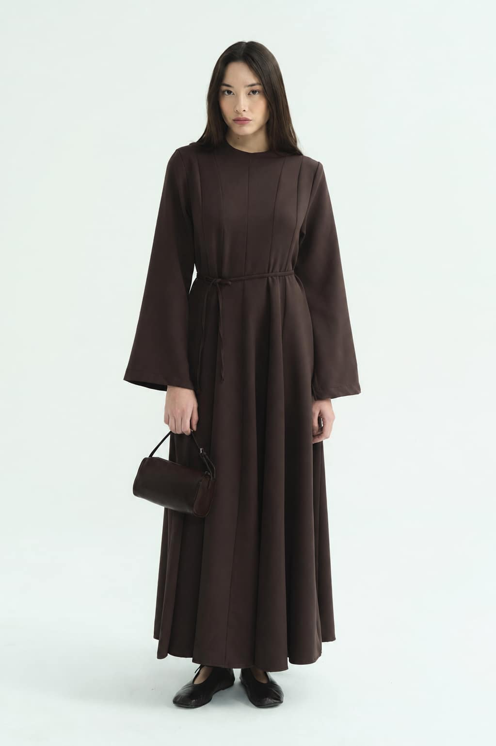 Modest maxi jurk bruin met lange mouwen en A-lijn pasvorm