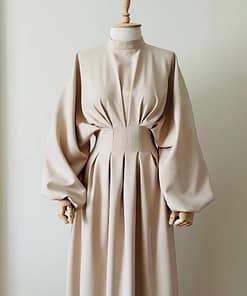 lange beige jurk modest fashion
