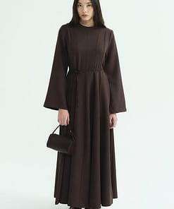 Modest maxi jurk bruin met lange mouwen en A-lijn pasvorm