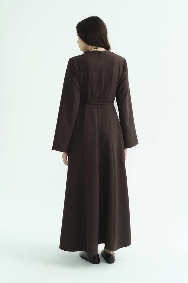 Elegante bruine A-lijn jurk met stretchy stof en riem